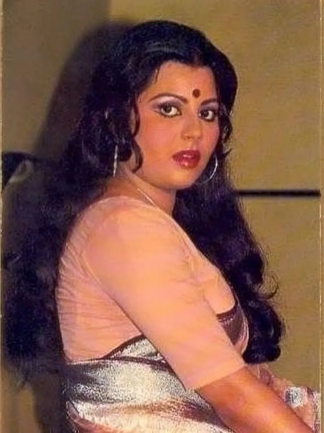 Playback singer and former actor Sulakshana Pandit d!£d on Thursday at the age of 71. Her broth (1)