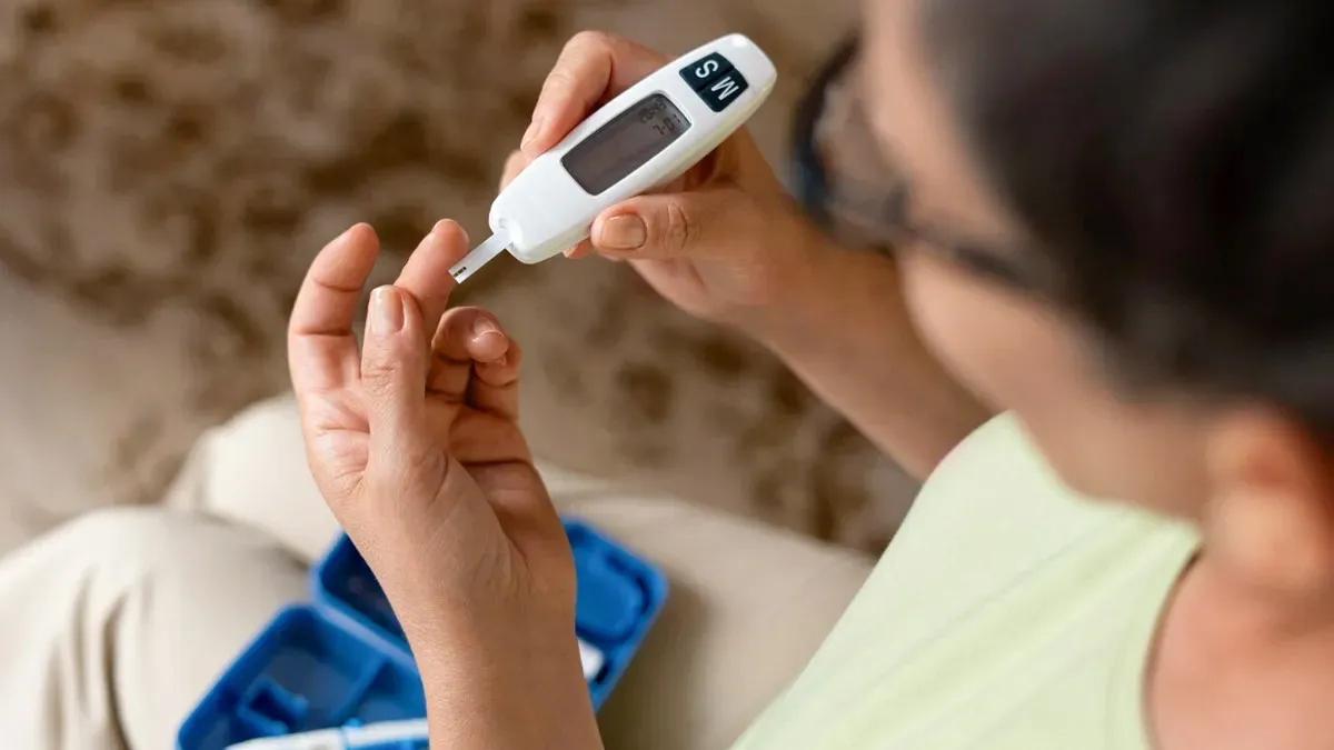  diabetic women at desk jobs