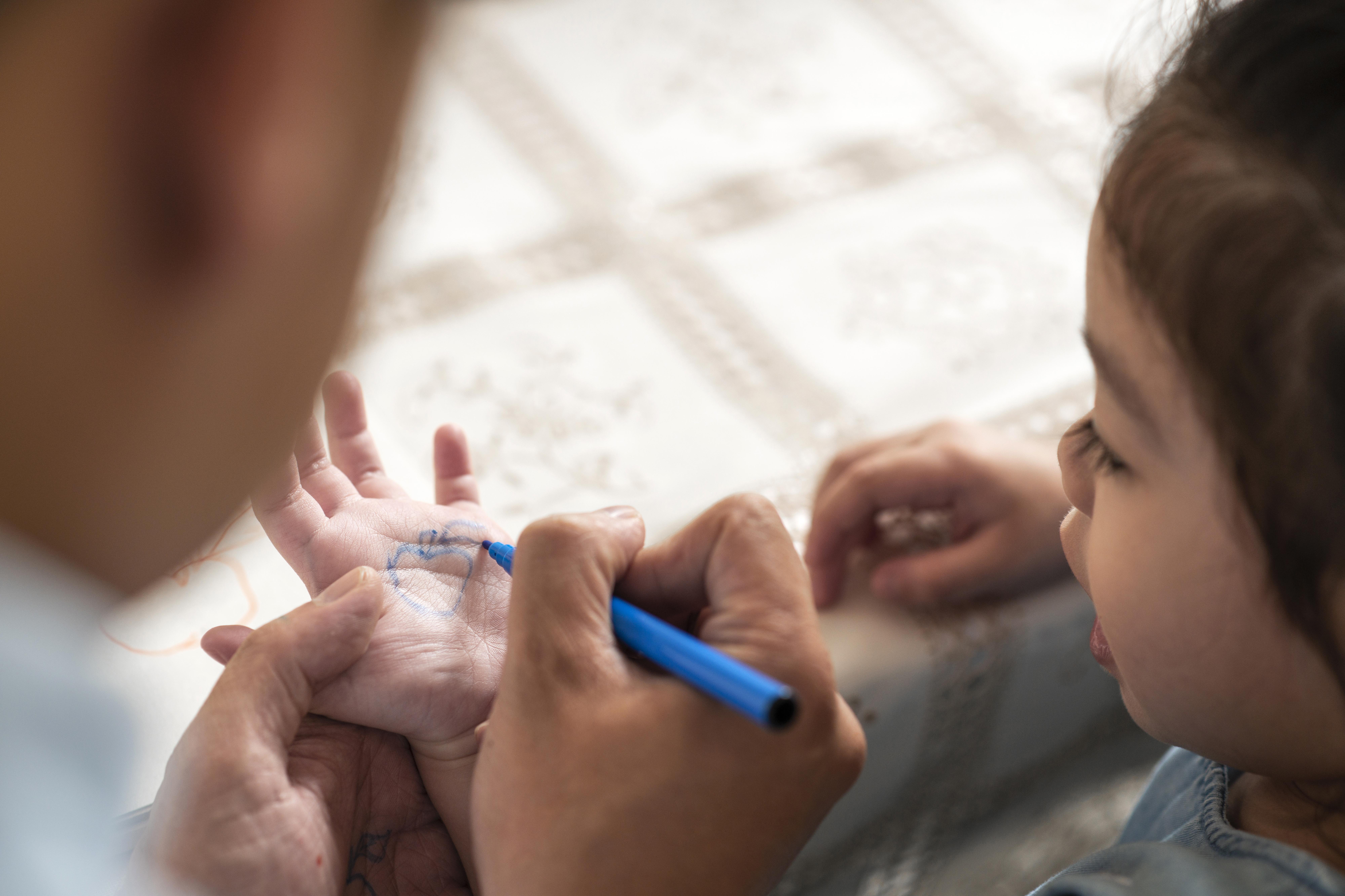 close-up-kid-parents-with-marker