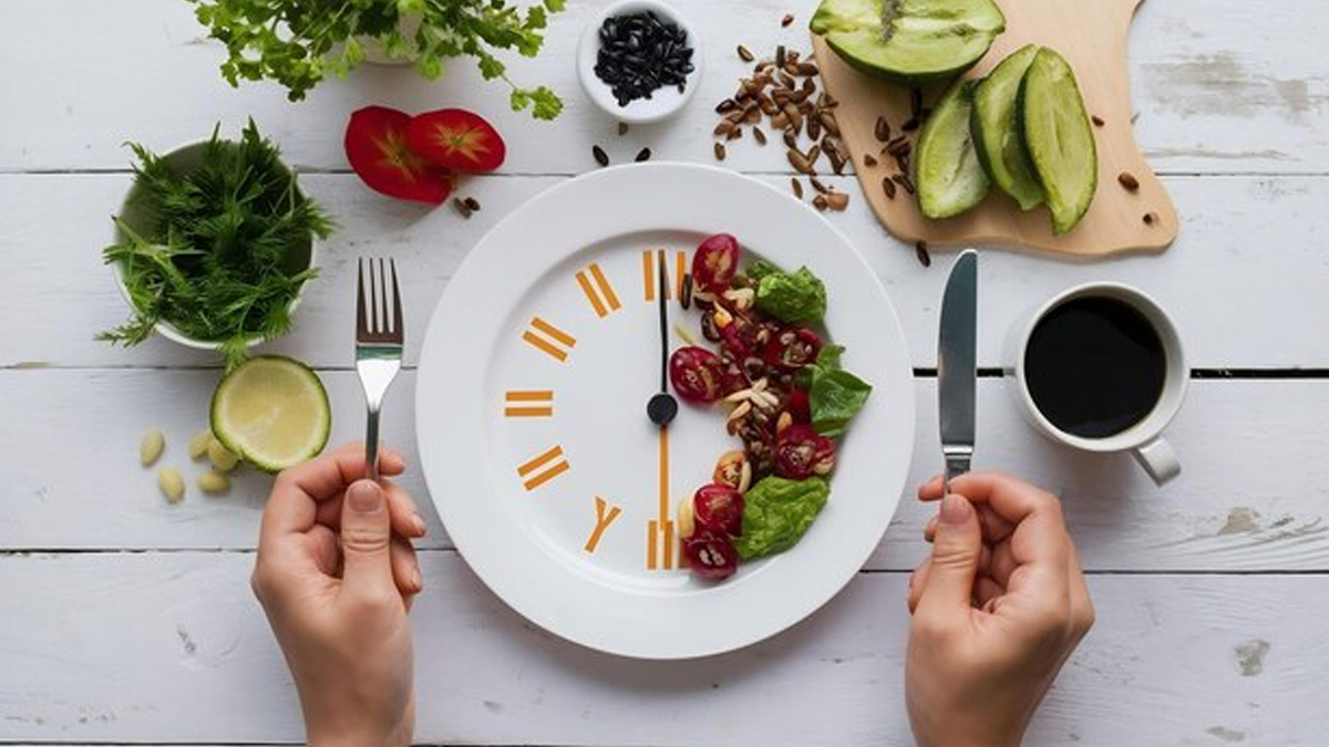 Is Intermittent Fasting Safe For Everyone? Dietitians Share Dos and Don'ts