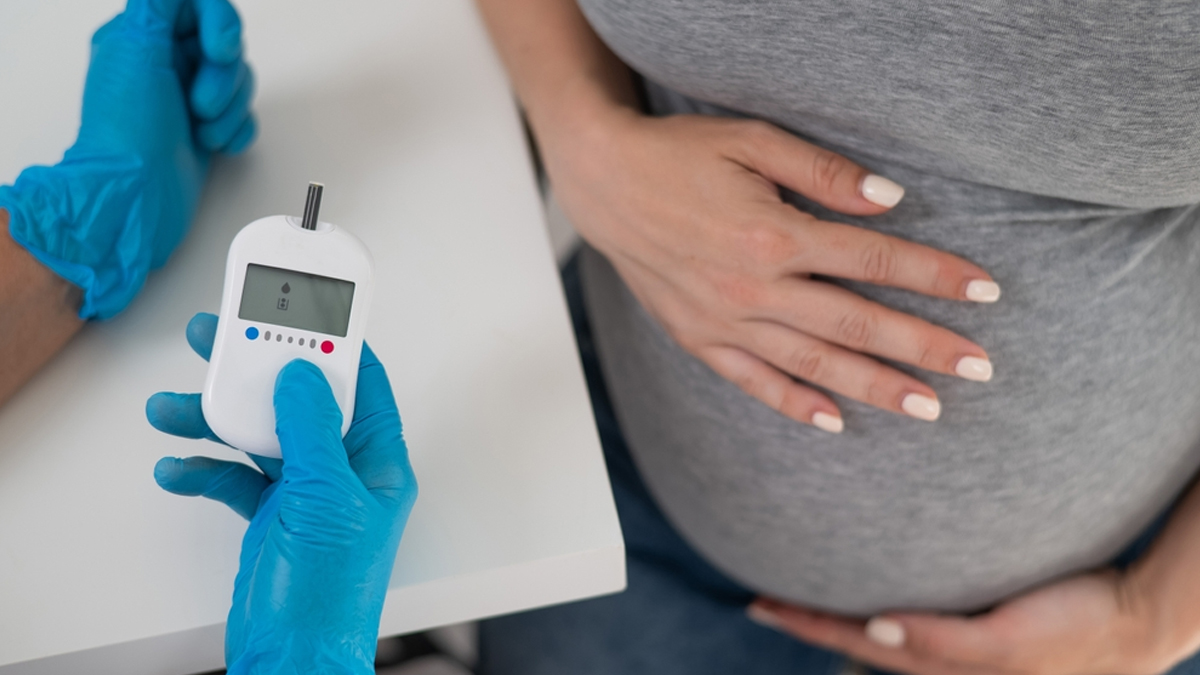 How To Manage Blood Sugar Levels During Pregnancy: Expert Approved Diet, Exercise, And Tips