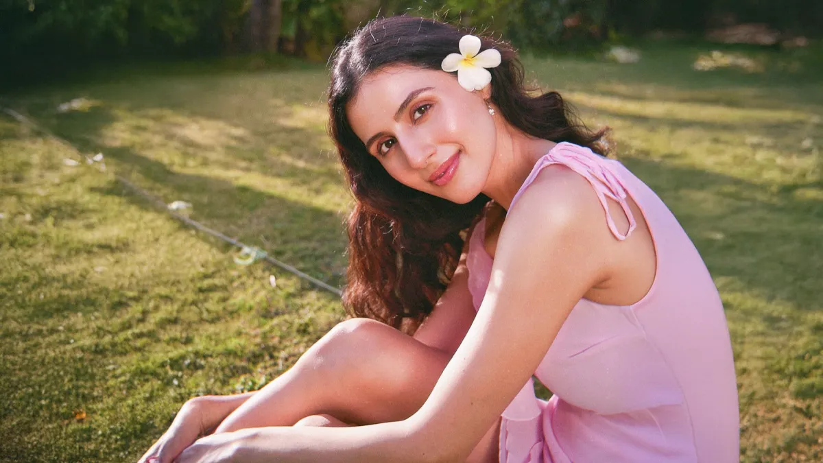 who is simar bhatia akshay kumar niece