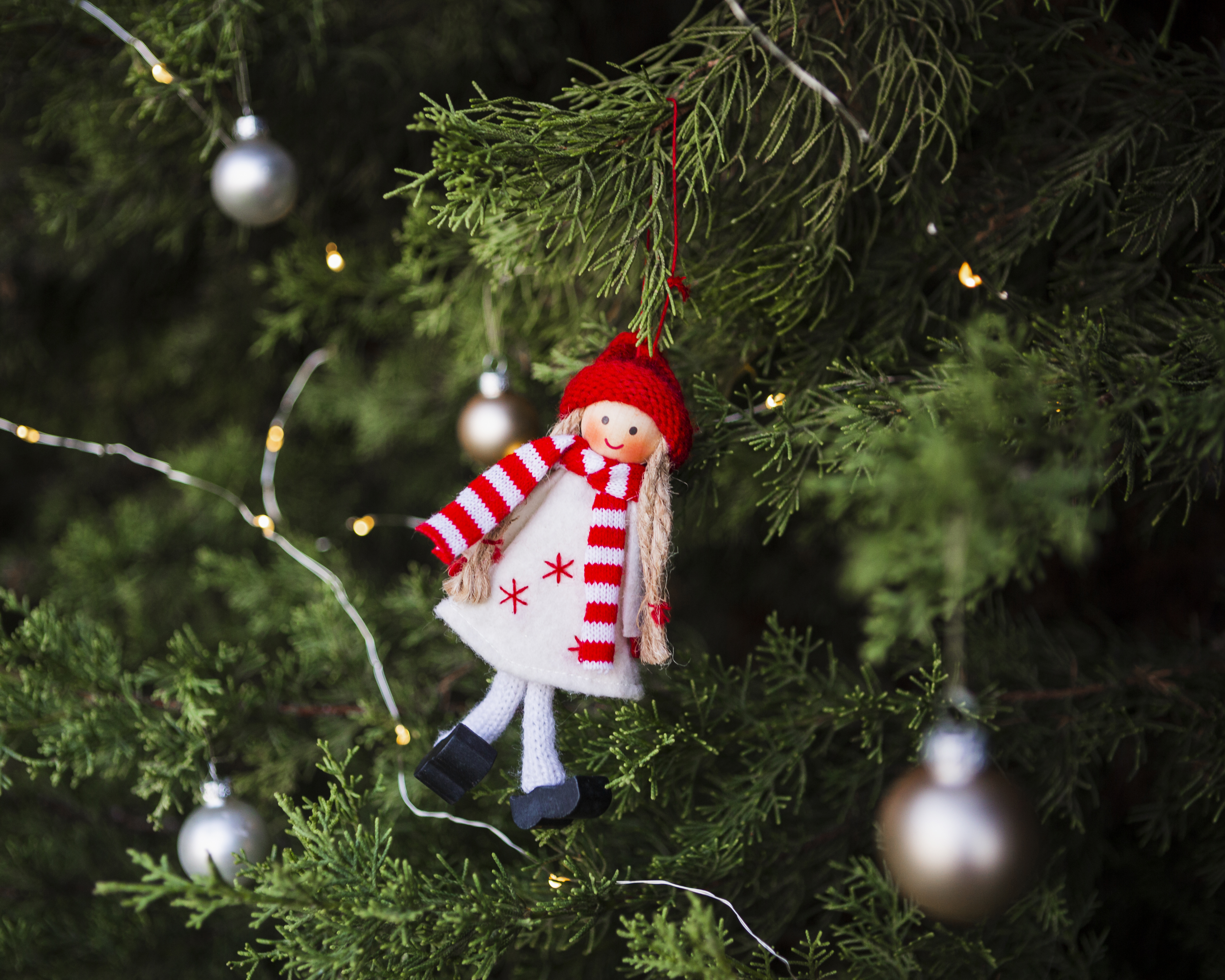 arrangement-with-girl-shaped-christmas-tree-decoration