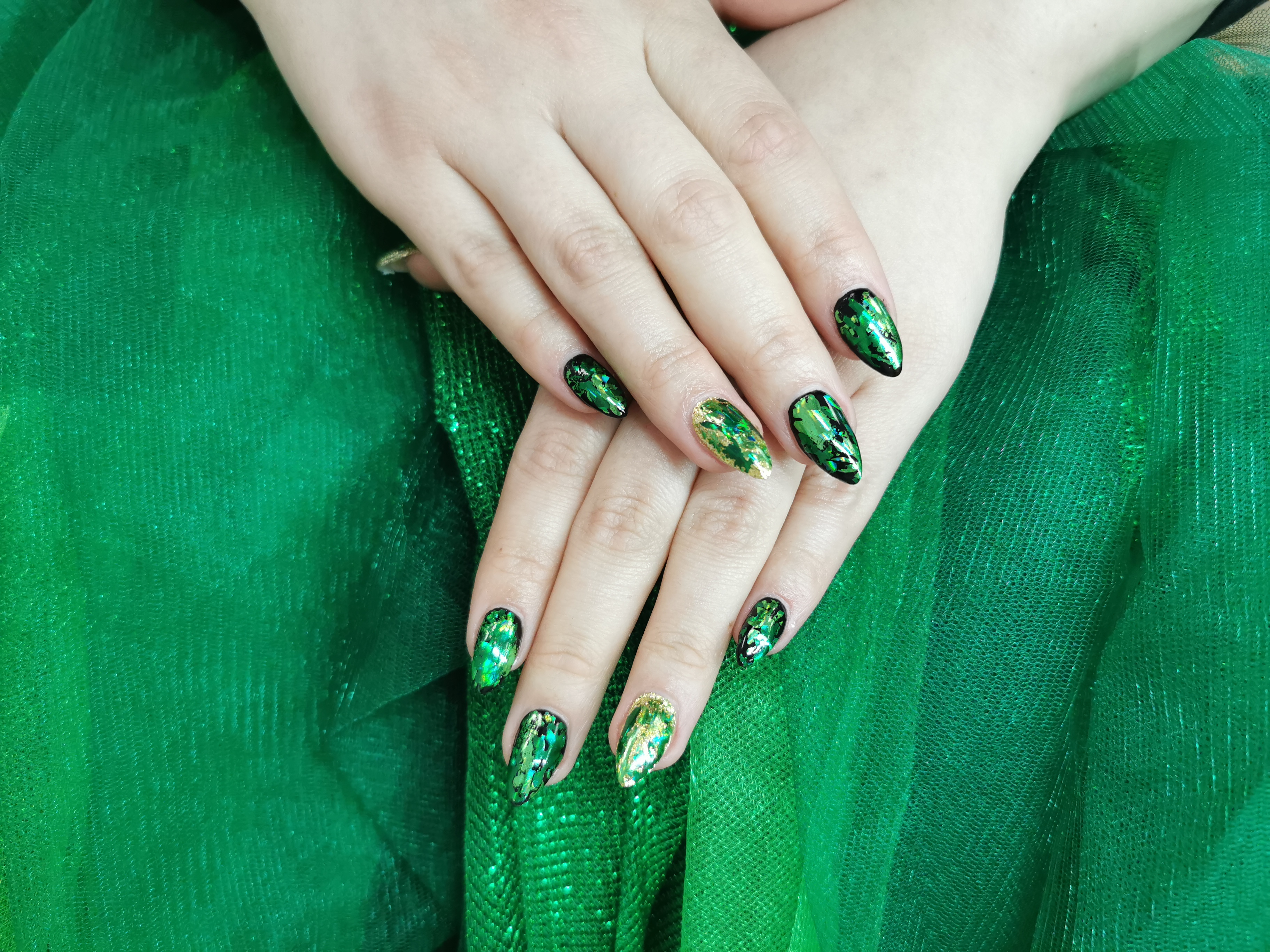 green-gel-nail-extensions-with-gold-foil