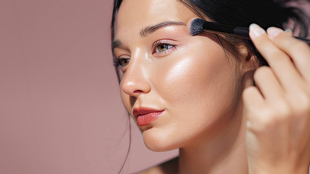 Top 7 Liquid Highlighters To Combat Winter Dullness