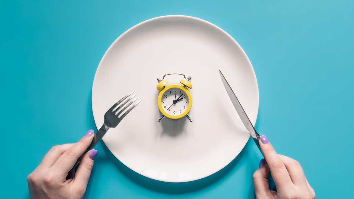 What Is OMAD? Pros And Cons Of This Diet Explained By A Nutritionalist