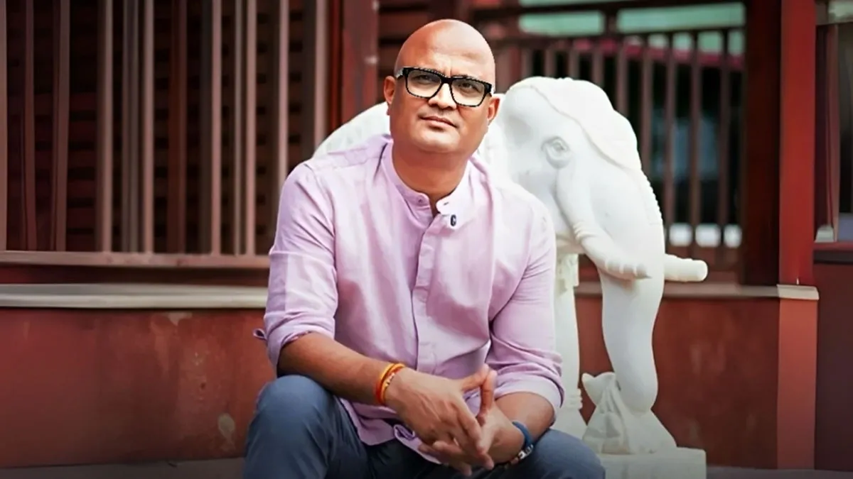 Master sculptor Naresh Kumar Kumawat