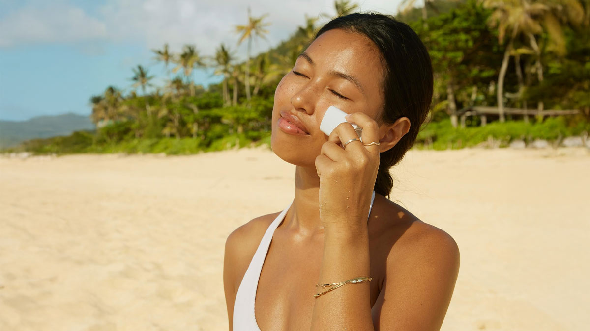 7 Best Sunscreen Sticks To Beat The Summer Heat And UV Rays