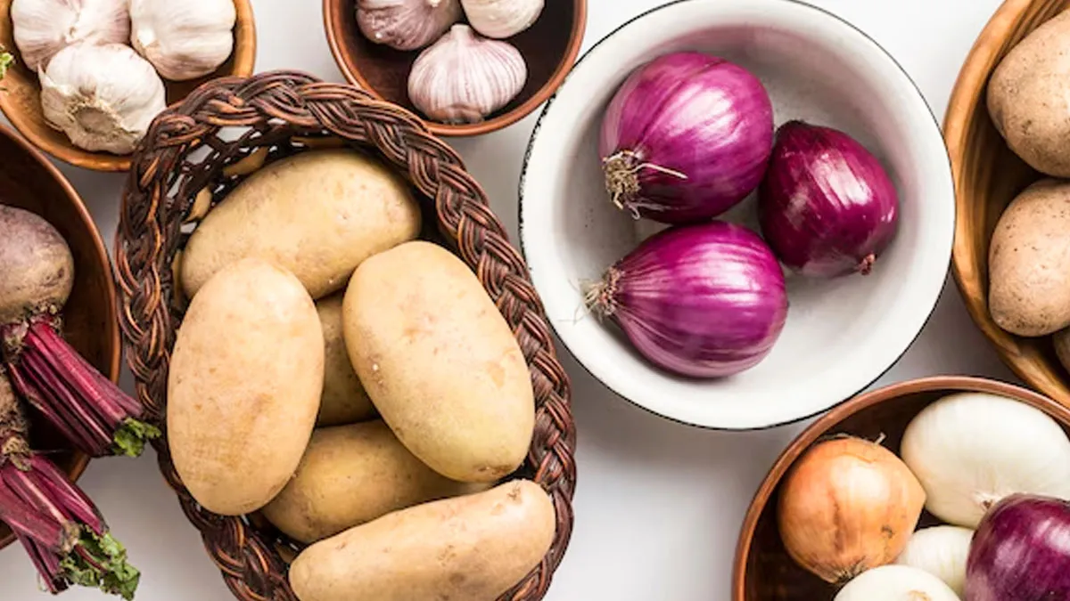 What Happens When You Store Potatoes And Onions Together? The Reason May Surprise You