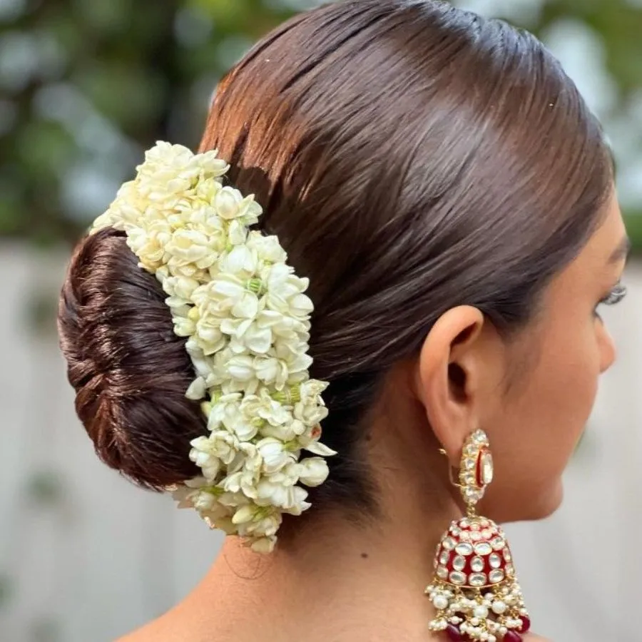 gajra with low bun