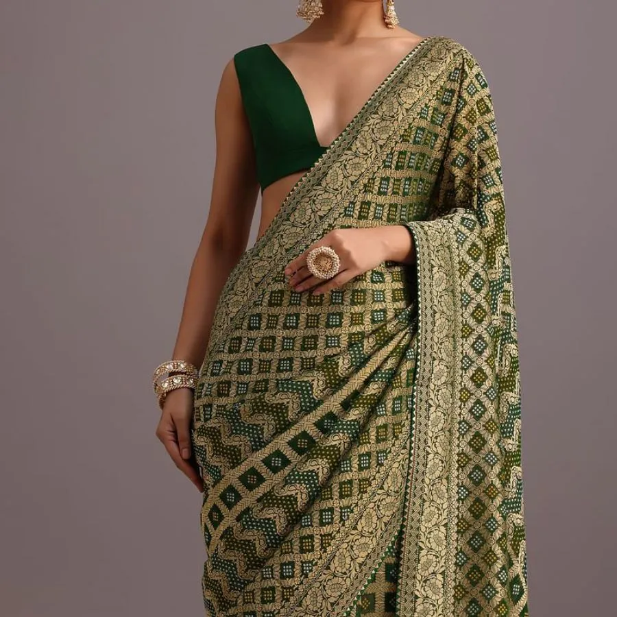 green bandhani saree