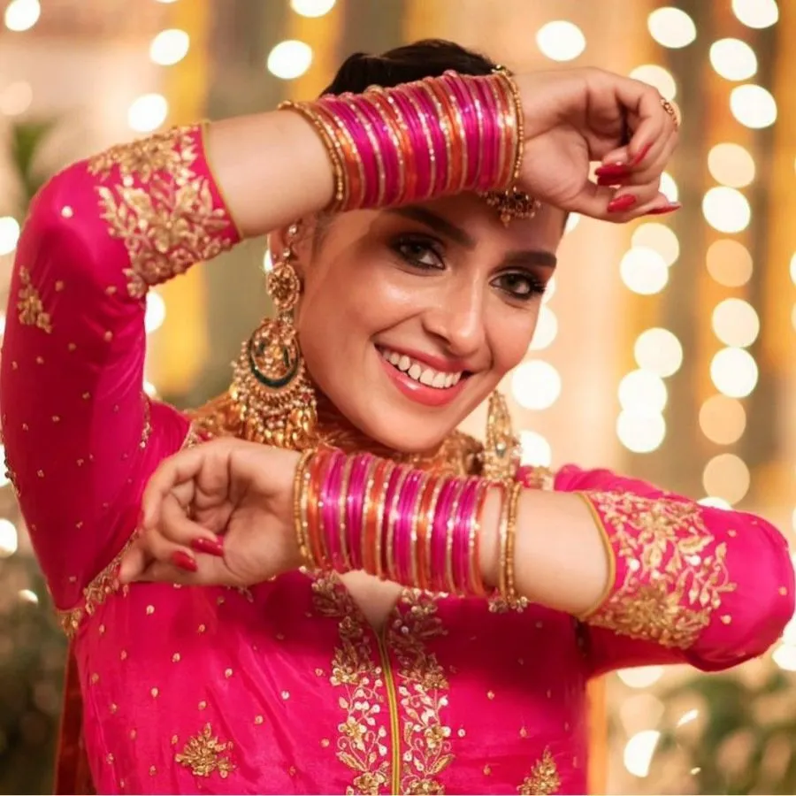 bangles jingle poses