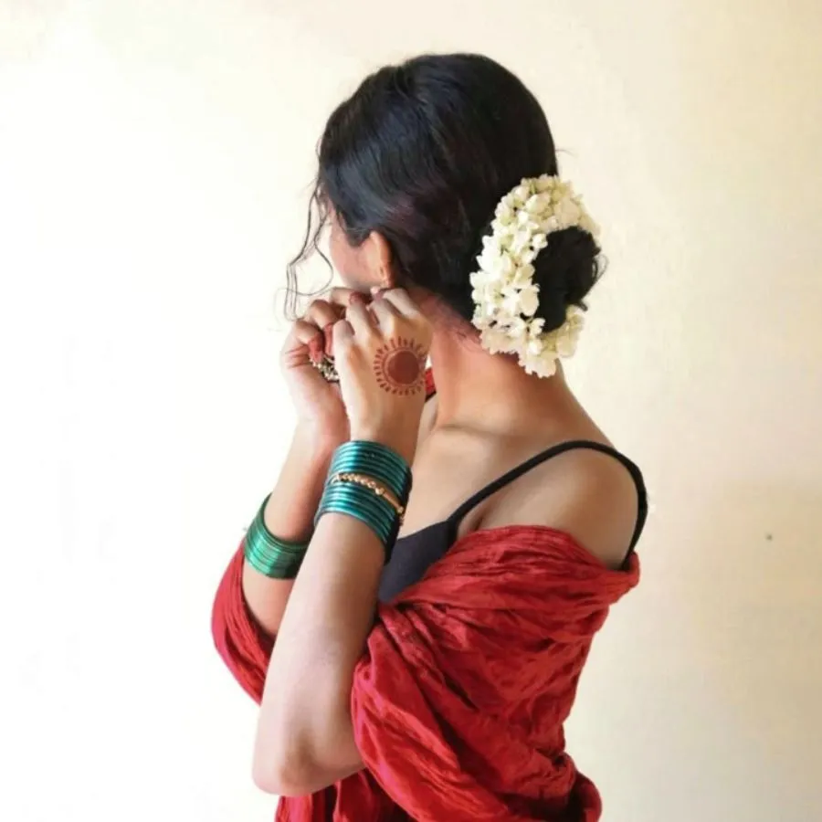 bangles jingle poses