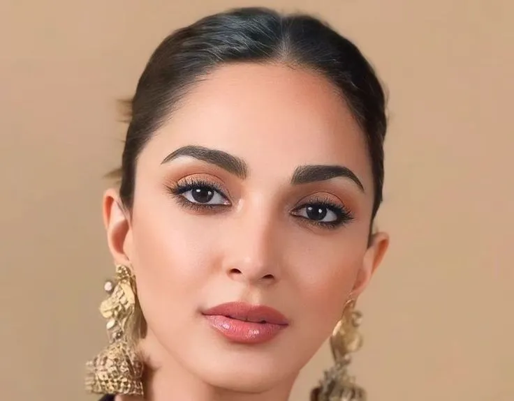 Smoky eye look makeup
