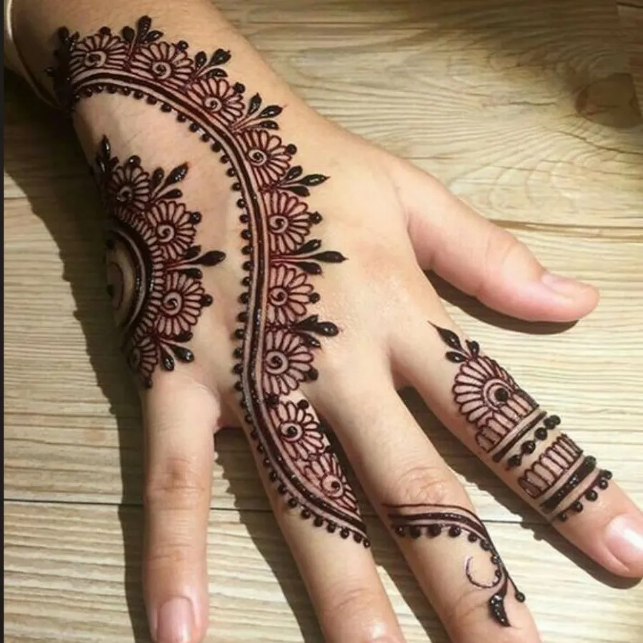curve line mehndi