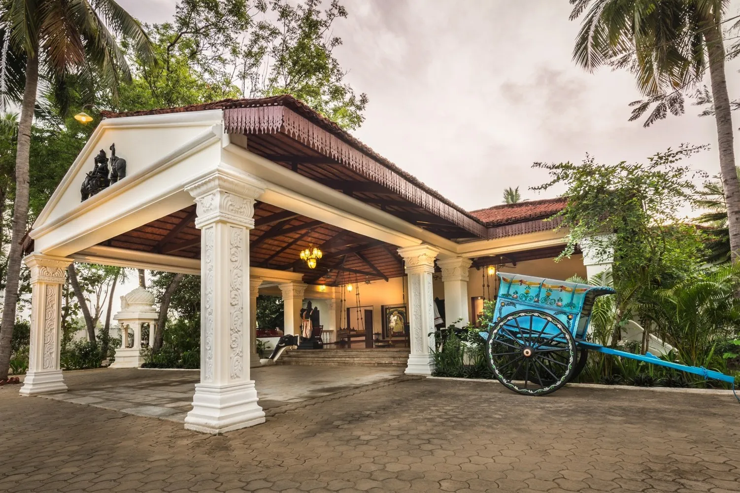 Mantra-Koodam-Facade (1)