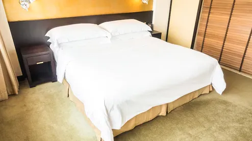 Why Do Hotel Beds Almost Always Have White Sheets? Know The Real Reason