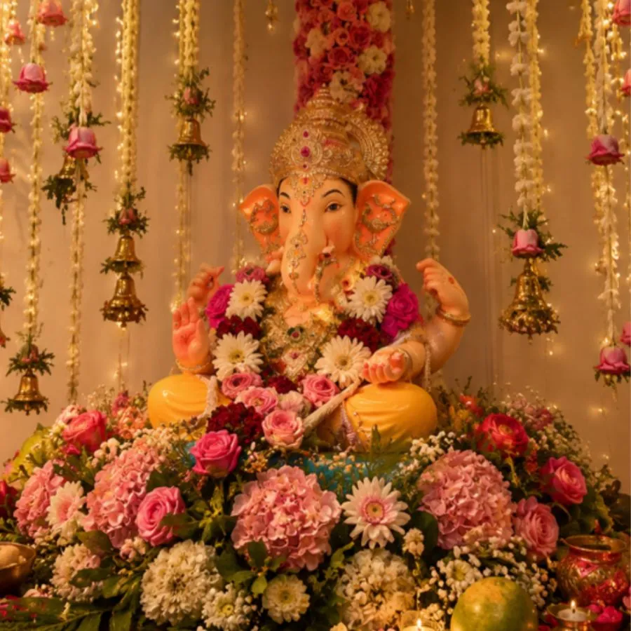 layered flowers ganpati mandap