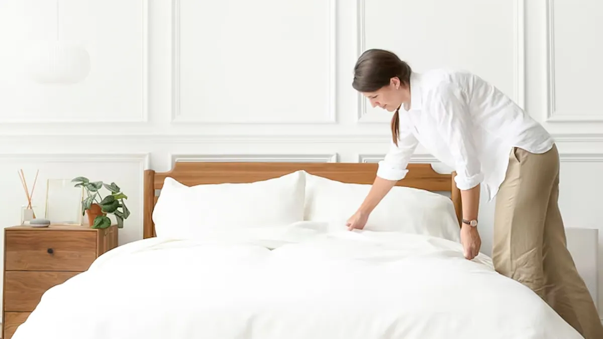 How To Deep Clean Your Bedroom This Weekend In 5 Easy Steps