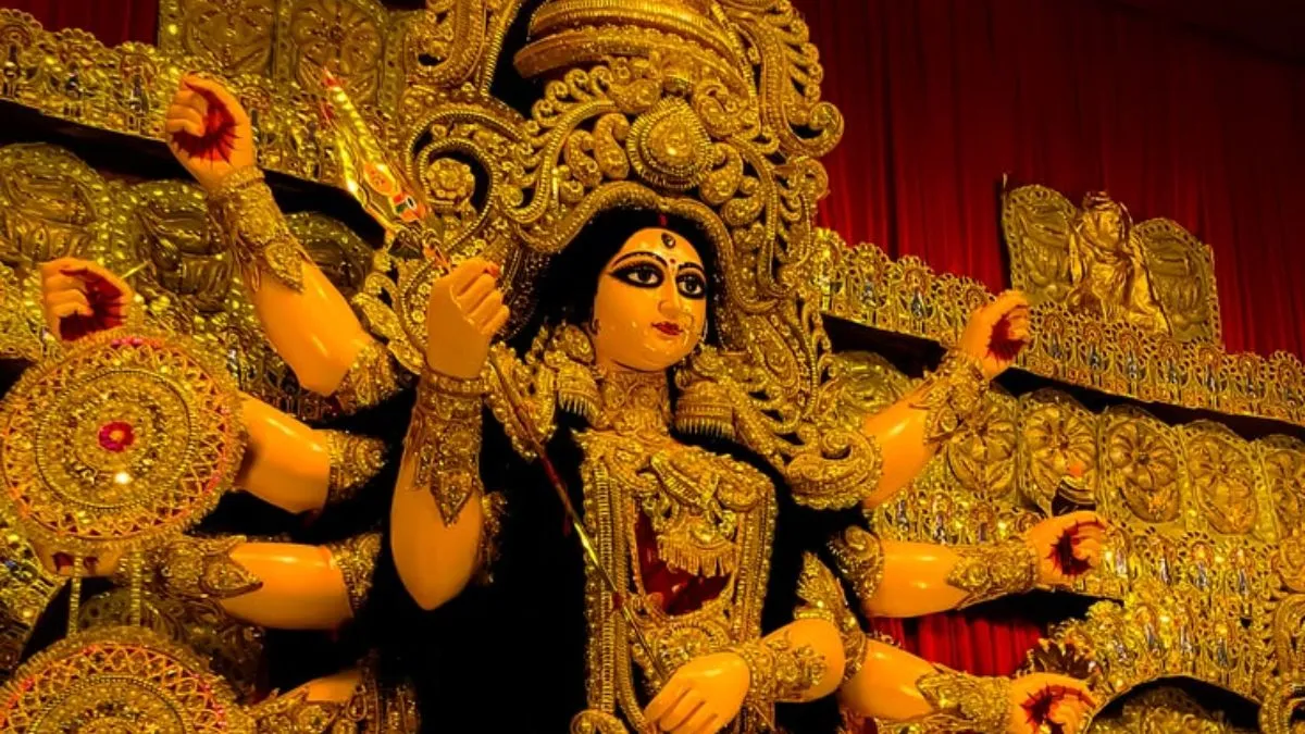 Durga puja unique tradition