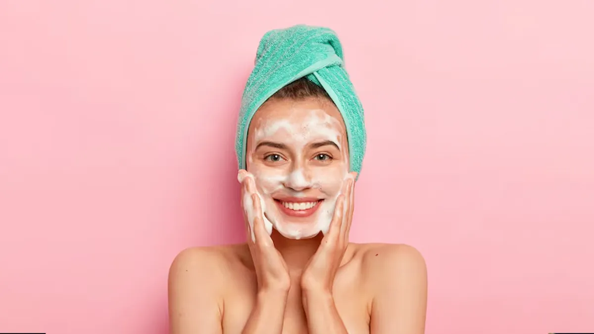 Top 6 Charcoal Face Washes For Deep Cleansing And Clear Skin