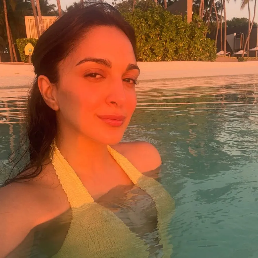 Beyond The Shahid Kapoor Connection Much of the internet has framed this as a story about the past, but the posts from the set say something else. Mira thanked Kareena for having her and for bein (3)