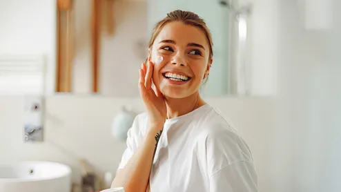 5 Best Moisturisers For Dry Skin To Lock In All-Day Hydration