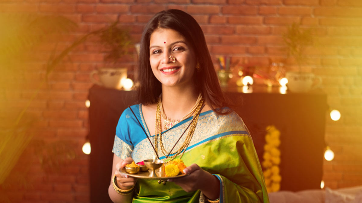 Pre Karwa Chauth Skin Care: करवाचौथ के दिन चांद सा चमकेगा चेहरा, 1 महीने पहले से फॉलो करें ये स्किन केयर रूटीन