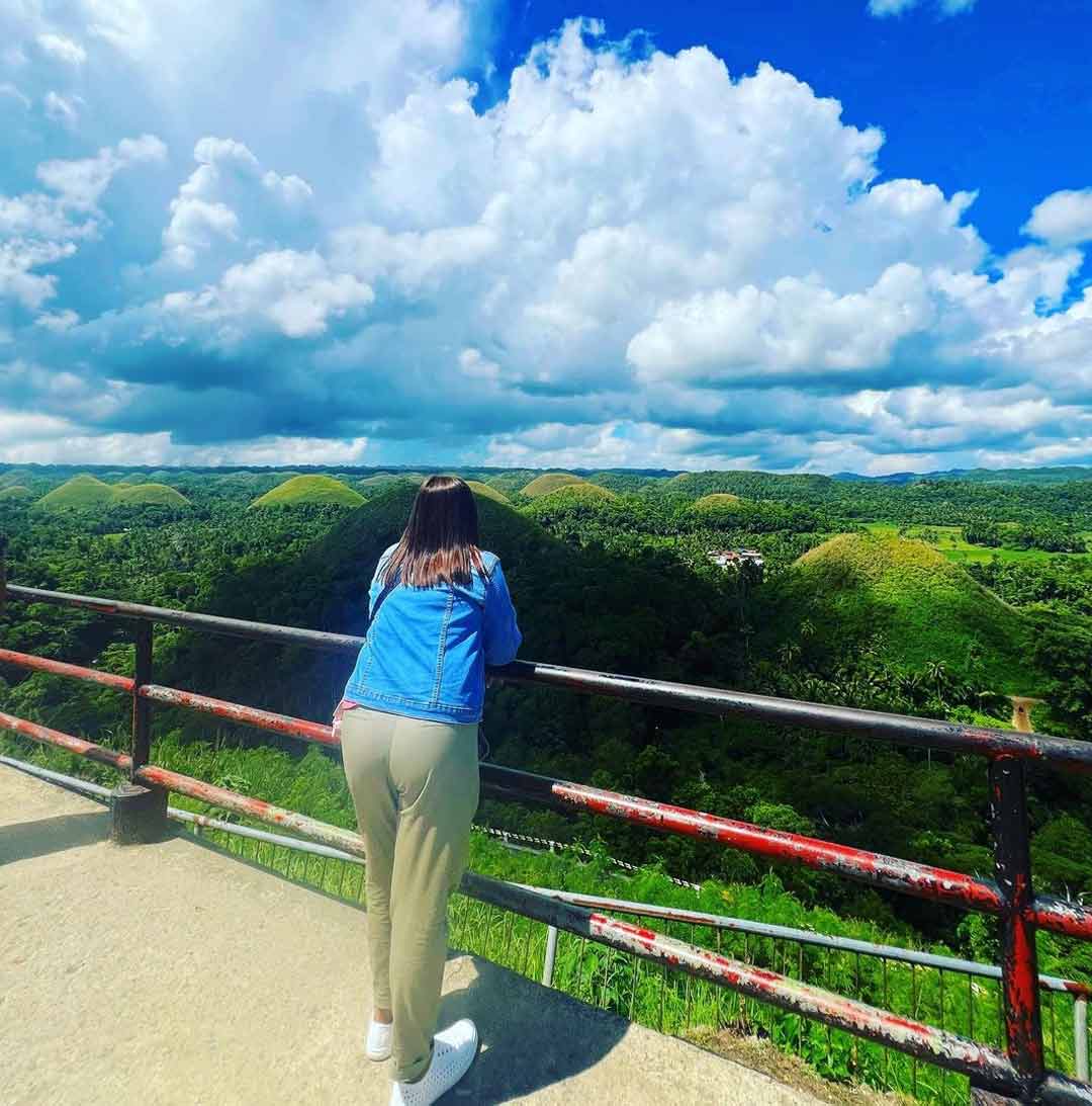 chocolate hills in bohol philippines