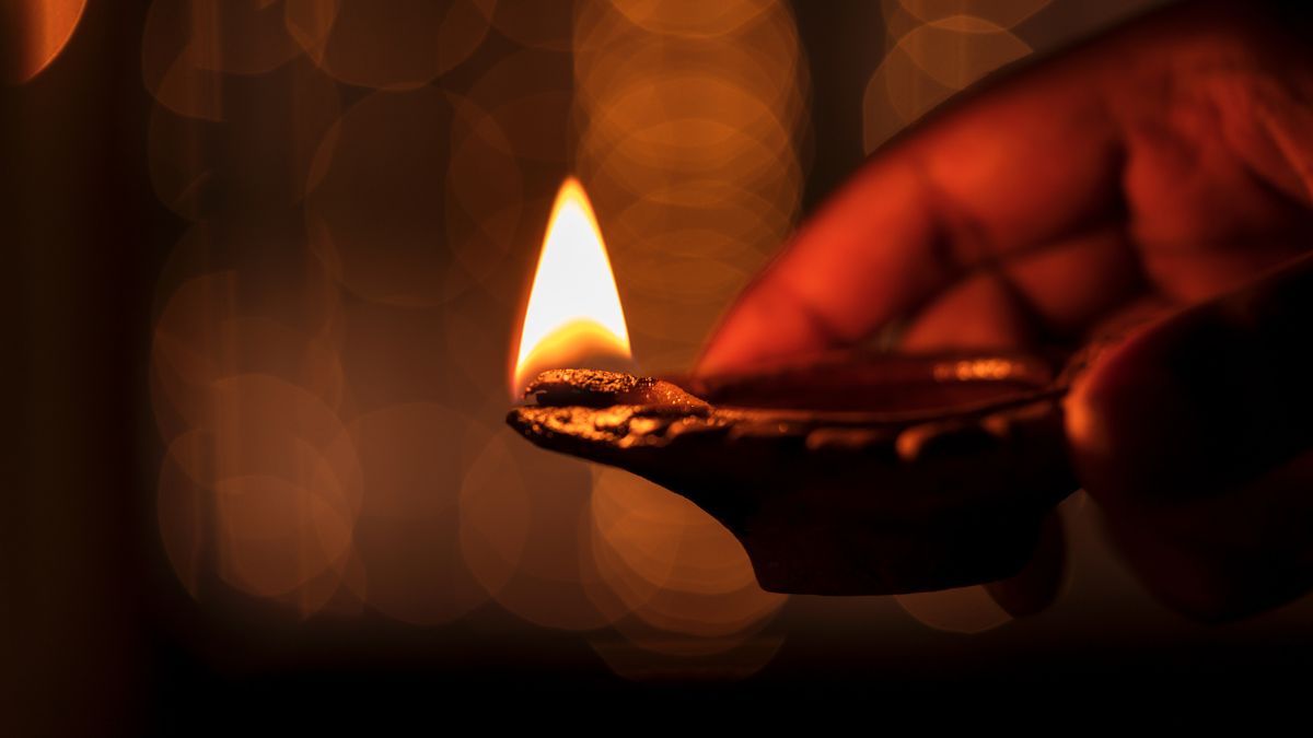 diye-ki-bati-ka-pura-na-jalna-kya-sanket-deta-hai