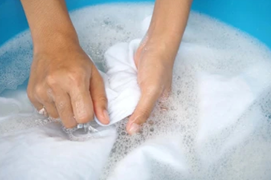 use aspirin for cleaning whites