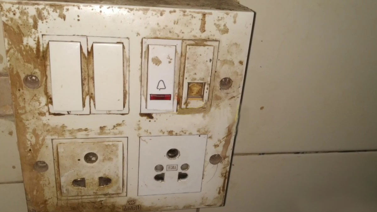 Switch board role in charging Smartphone