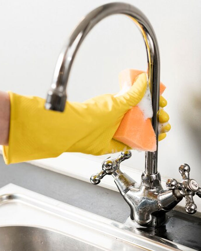 can i use shampoo to clean bathroom