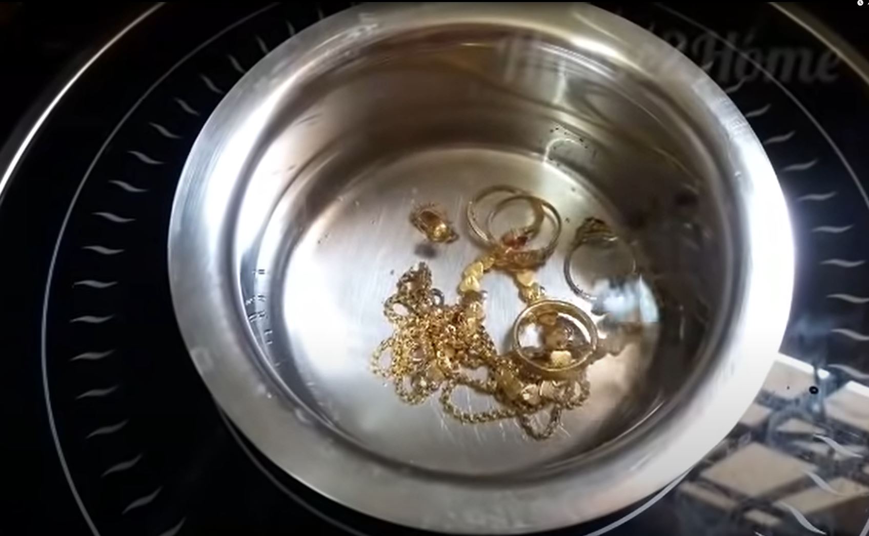 Simple Tips To Clean Blakish Golden Jewellery