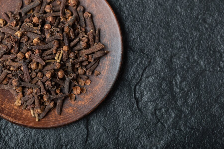 dried-cloves-