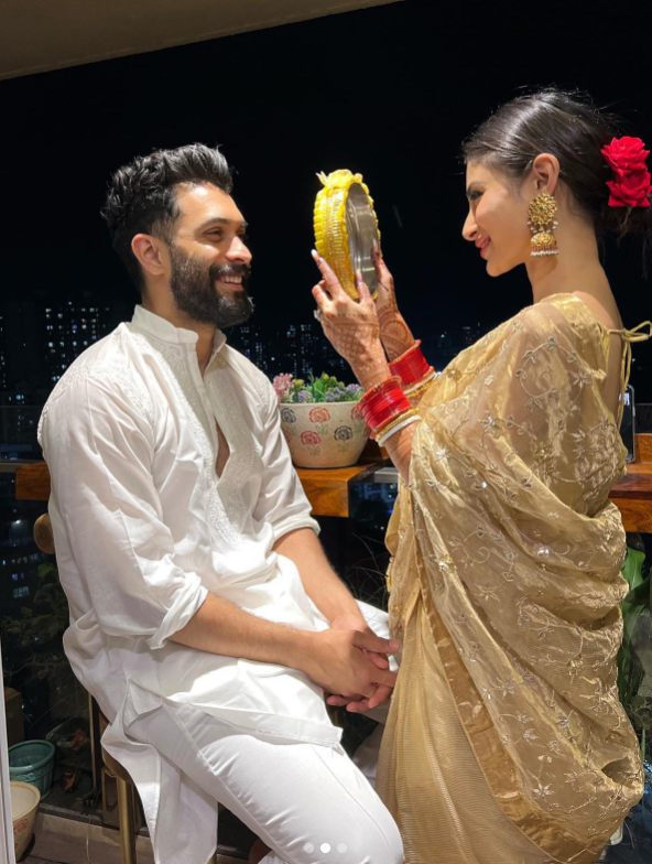 mony roy karwa chauth image