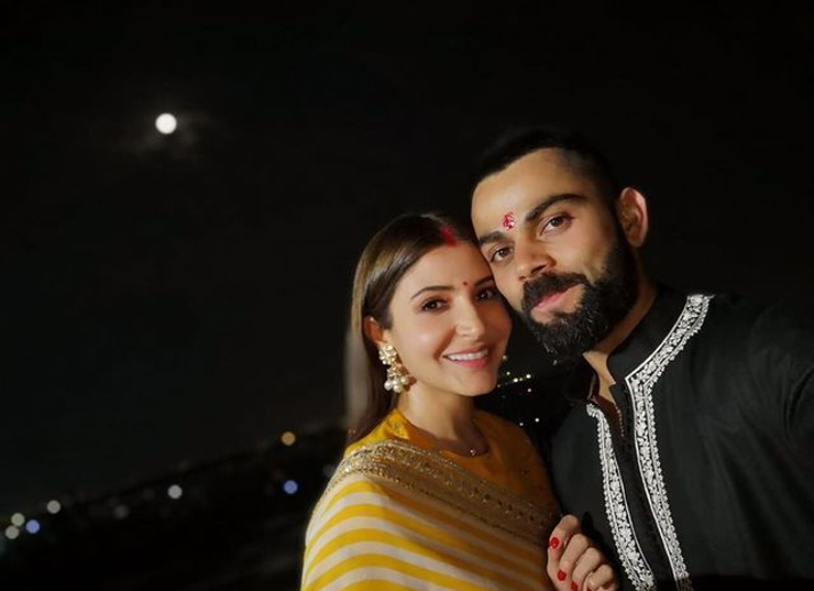 selfie pose with husband on karwa chauth