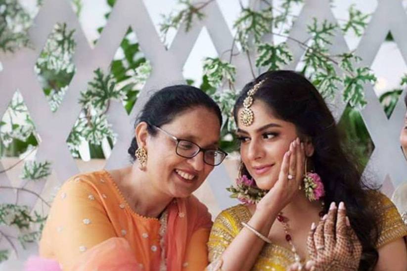 karwa chauth 2024 what should be given to daughter in law