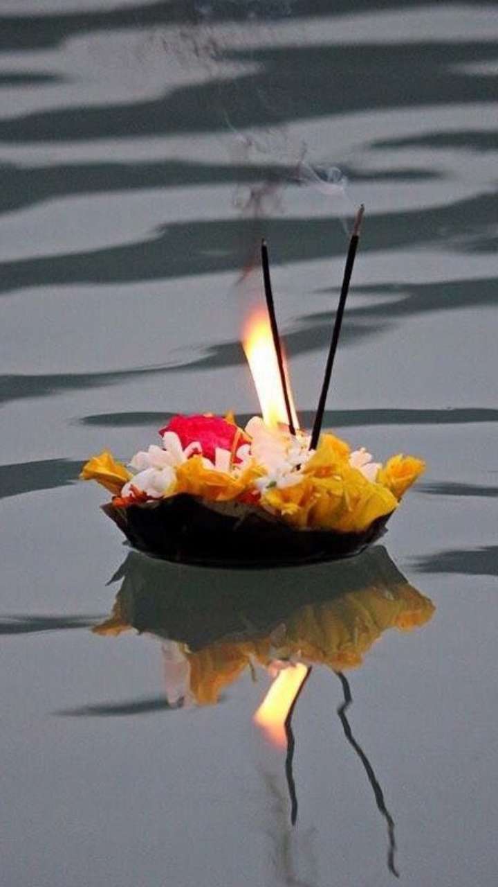 how-to-do-deep-daan-in-hindi-and-its-benefits-cover-1696400712