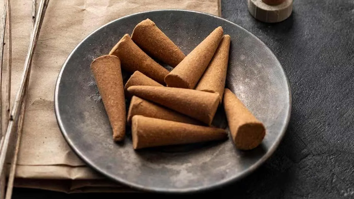 Tips to make dhoop batti with dried flowers at home