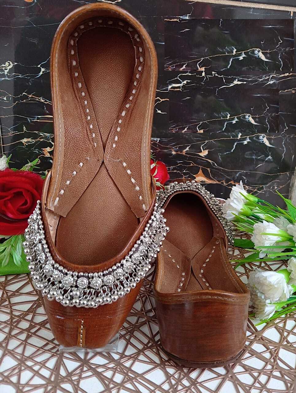 embroidery work jutti