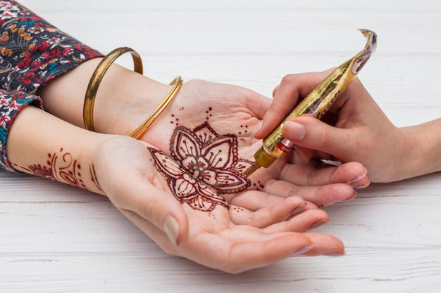 karwa chauth mehndi significance