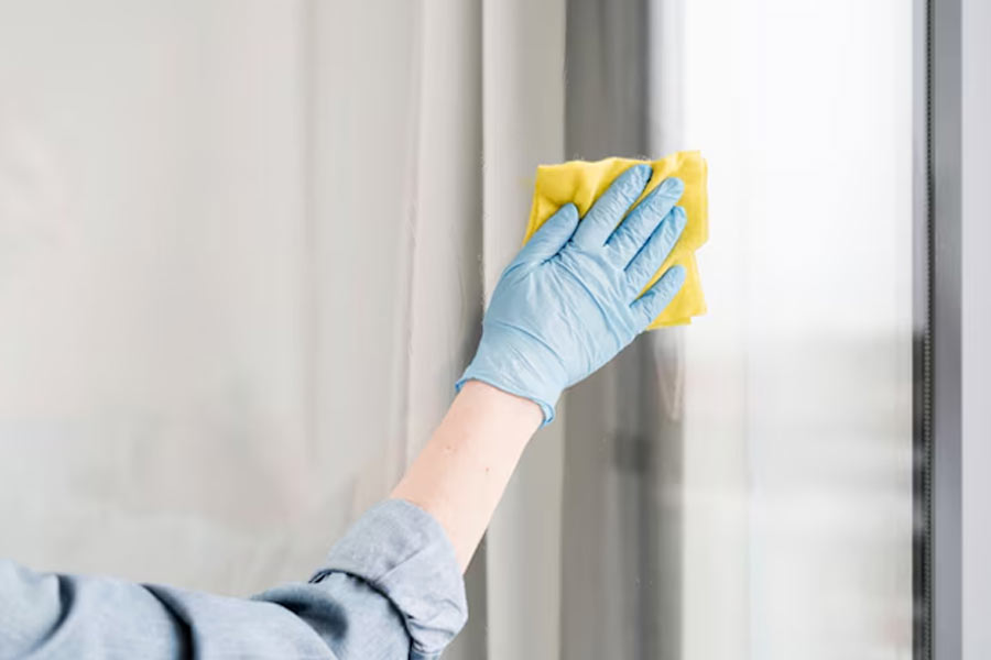 best way to clean sliding windows