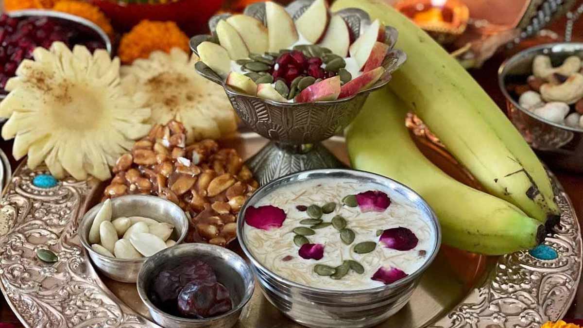 karwa-chauth-ki-sargi-mein-kya-rakhte-hain-1728883210981