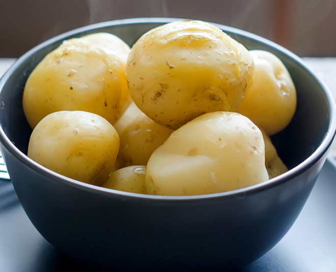 how to cook potato for daniya aloo
