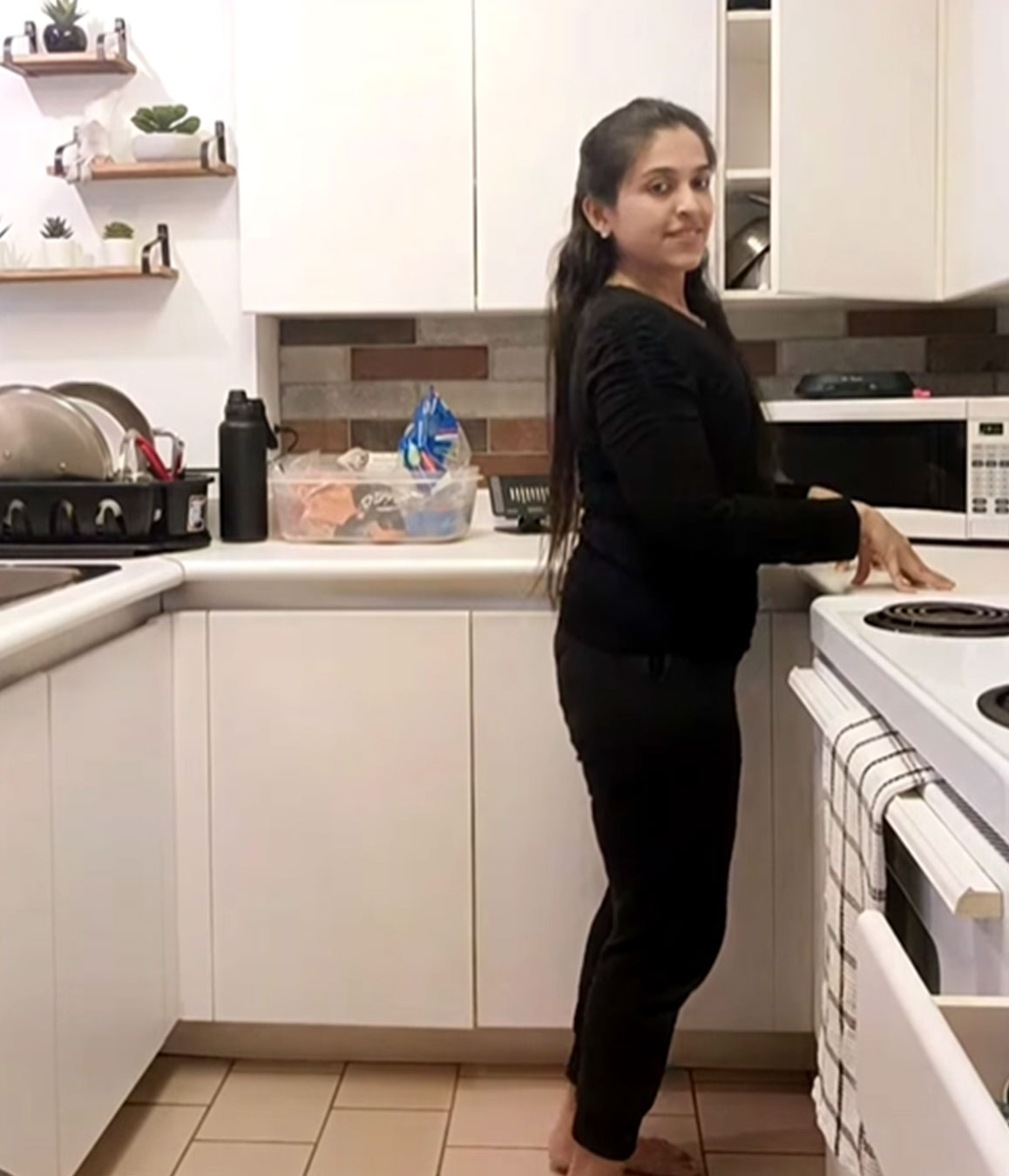 Tadasana Dynamic in kitchen