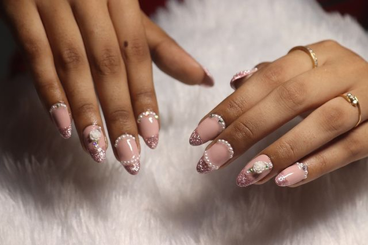 Pearl accessories nail art