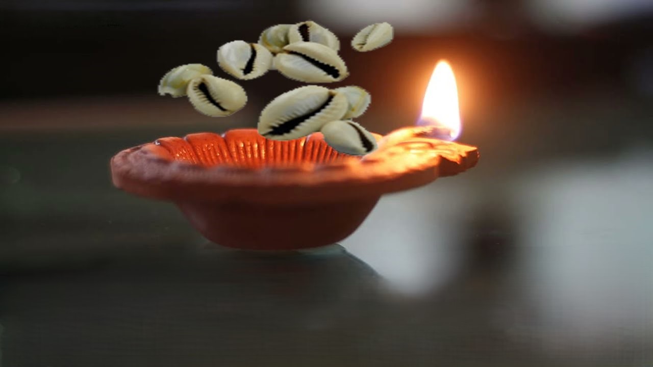 diwali ke diya mein kaudi kyu dalte hai