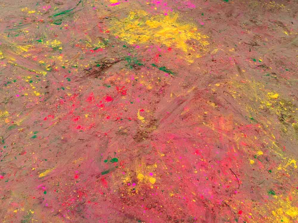 clean rangoli colour stains from tiles easily