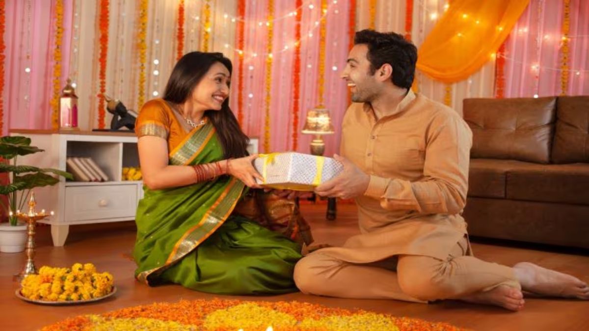 bhai dooj pr bhai bahan ko na de aisa gift